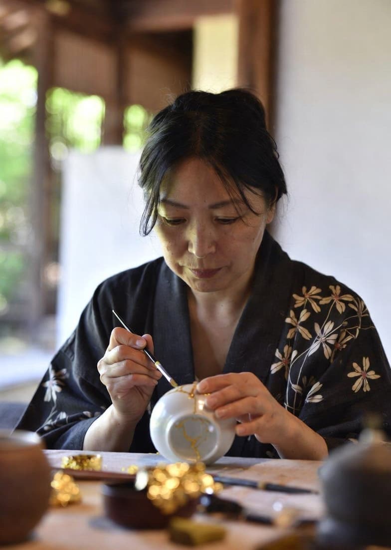 Master Yuki Tanaka in her Kyoto studio